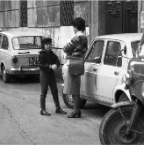 Alla fermata dell'autobus